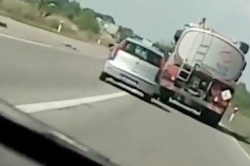 PRETICANJE PREKO PUNE LINIJE: Nema veze što neko može da pogine, može im se, jer to su BAHATI POLICAJCI! (VIDEO)