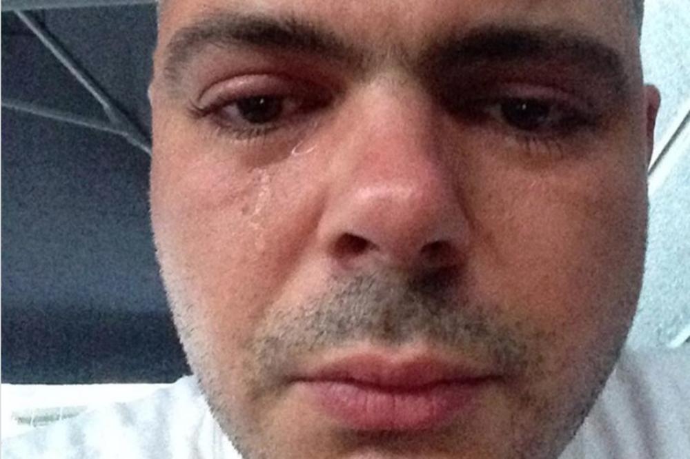 PIJANI ĐUS VITLAO BAKLJOM I FLAŠOM NA ISPRAĆAJU DŽEJA: Teturao se po ulici, ove scene OSTAVLJAJU BEZ TEKSTA!