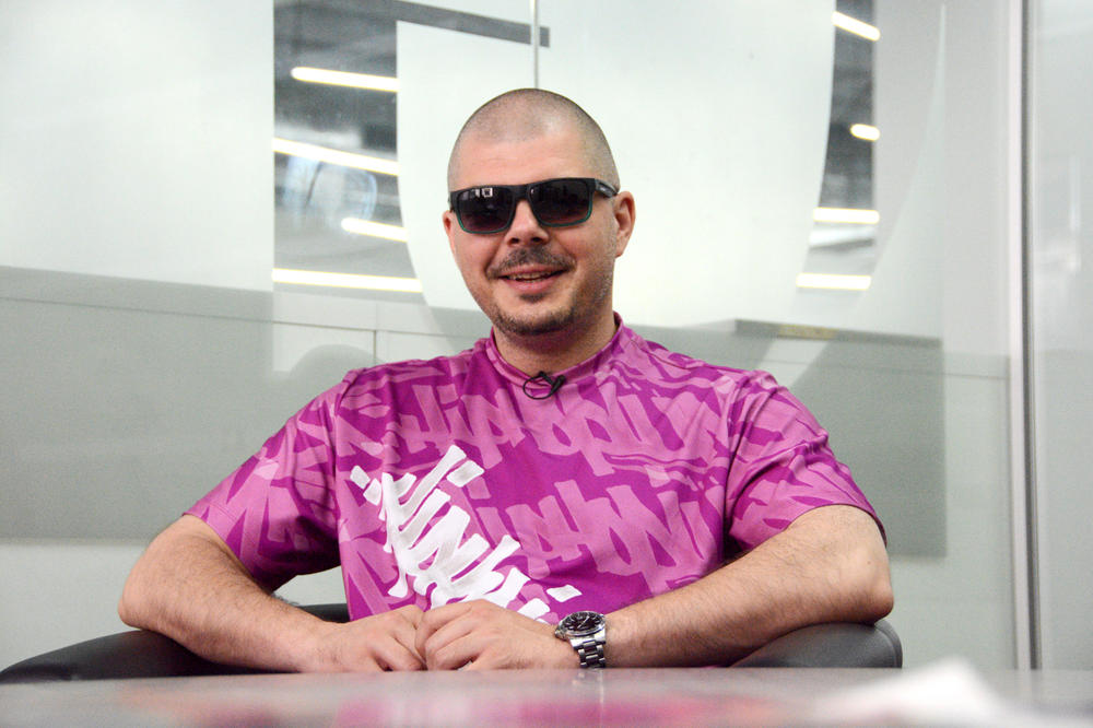 ŠTA LI MU SE DESILO?! Reper promenio IMIDŽ iz korena, sada je ZARASTAO I NEUREDAN! (FOTO)