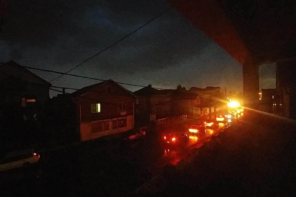 KO PREŽIVI PRIČAĆE: Posle vrelog dana i 33 stepena, u Beogradu KRENULO UŽASNO NEVREME! (FOTO) (VIDEO)