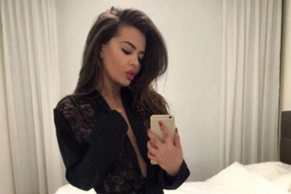 PORODILA SE NAJLEPŠA ŽENA EVROPE! Vatrena brineta na svet donela dečaka, a tek da ČUJETE IME KOJE mu je DALA