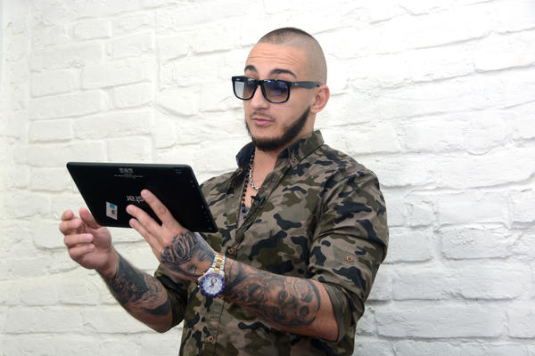 VUK MOB ZBOG ODNOSA SA KIJOM OPLEO PO SLOBI: Sram te bilo, treba da se pokriješ UŠIMA, besramno si se KU*VAO na televiziji!