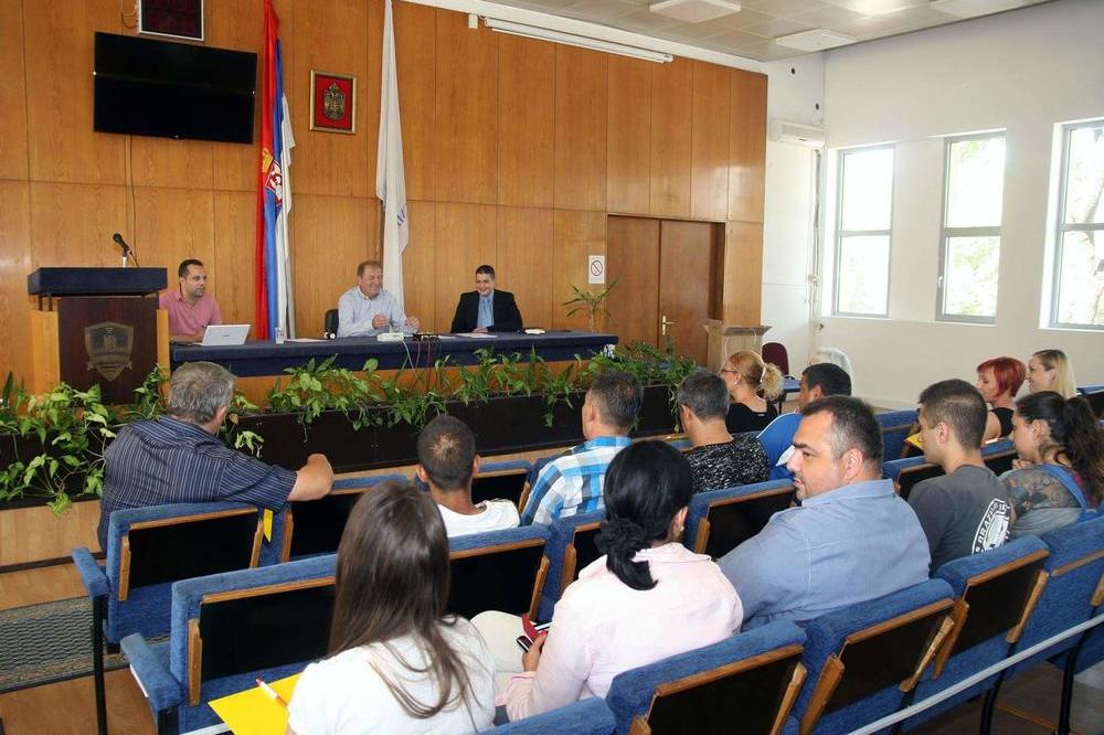 OKRUGLI STO: Zapošljavanje Roma i Romkinja na lokalnom nivou