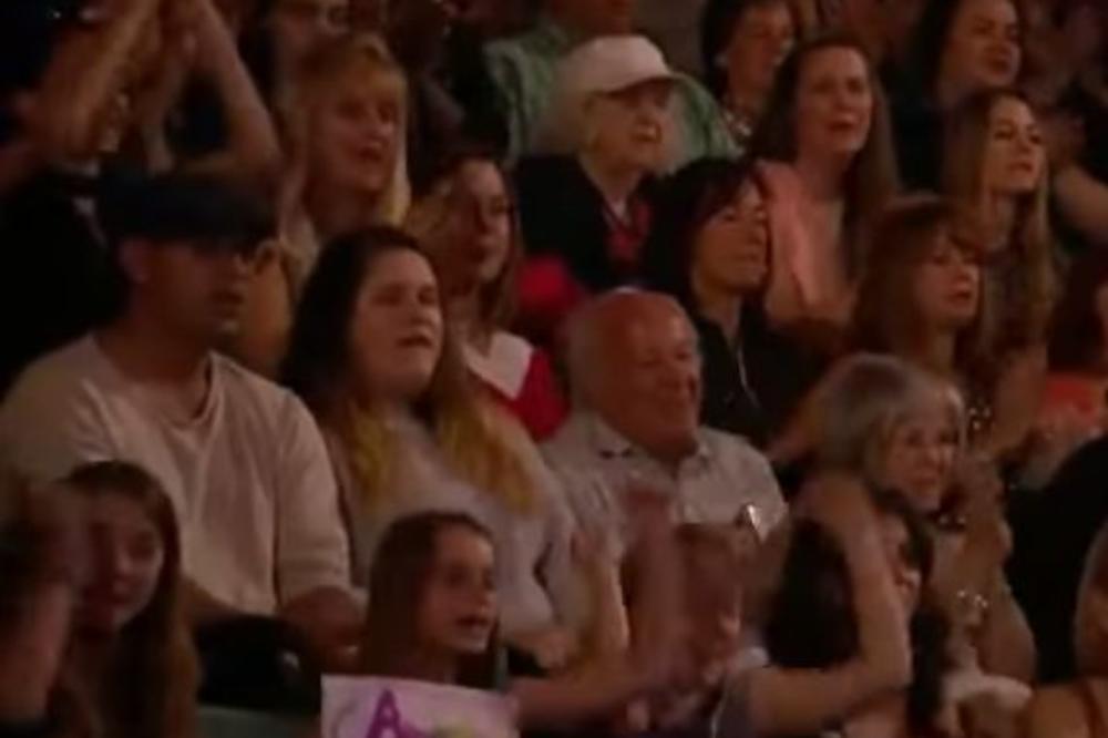 PUBLIKA PALA U TRANS, A ŠTA LI SU GLEDAOCI RADILI? Članice žirija šoua "Ja imam talenat" se LJUBILE U EMISIJI! (VIDEO)