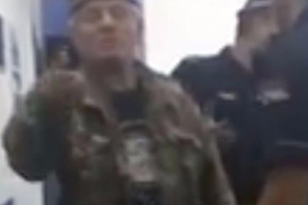 SAD ĆE DOĆI VUČIĆEVO OBEZBEĐENJE, ONI ZNAJU SA NOVINARIMA: Četnici pretili crnim trojkama i prekinuli projekciju filma u Nišu (AUDIO)