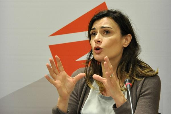 Kako može veštica, sirotica, besramnica, a ne može advokatica? BILJANA SRBLJANOVIĆ TRAŽI ODGOVOR OD SANU!