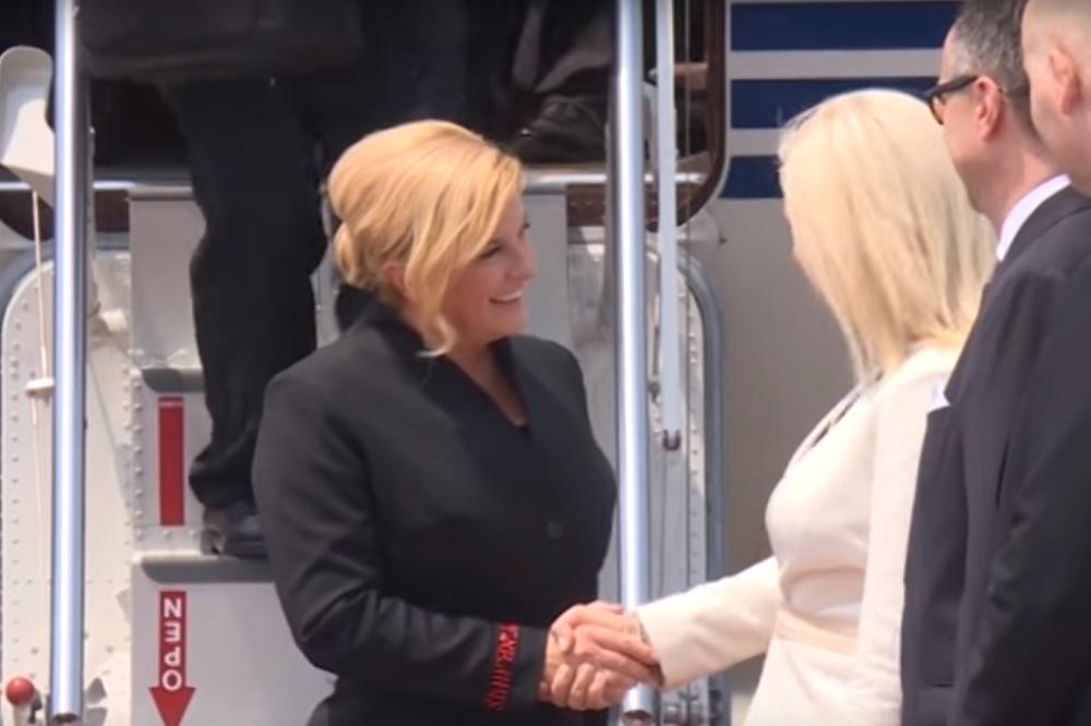 Kolinda stigla u Beograd, a evo KO JE DOČEKUJE... (VIDEO)