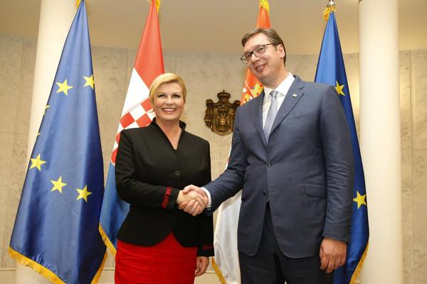 VUČIĆ SASTANČIO UOČI LUKSUZNE ŽURKE: Zamenici i pomoćnici defilovali vilom Mir, stigla i Kolinda