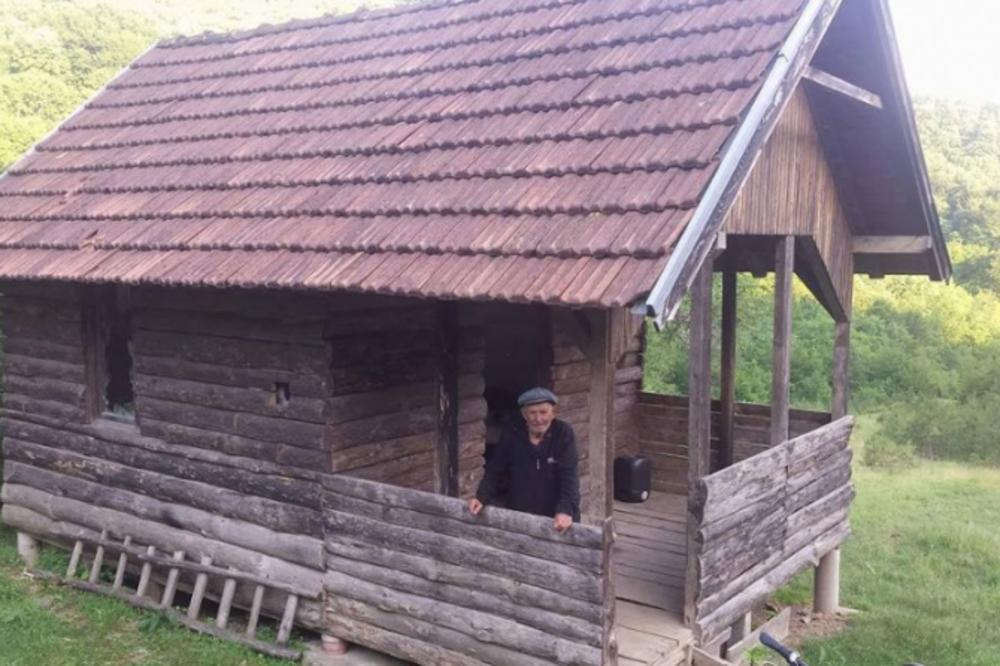 TEŽAK ŽIVOT: Fehim ima 89 godina, sam je na svetu i živi u napuštenoj kući! Ovo je njegova priča! (FOTO)