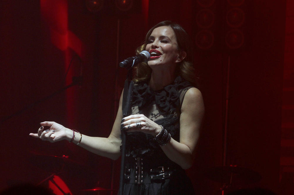 Zbog ovog ne razgovara sa ROĐENOM SESTROM! Otkrivene MRAČNE TAJNE iz Severinine prošlosti! (FOTO)