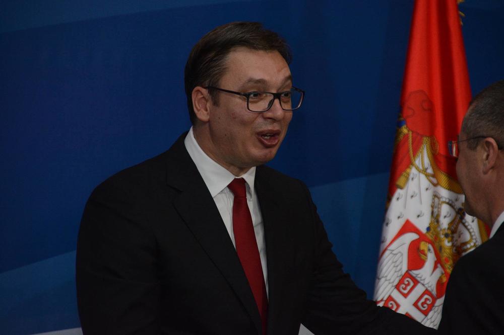 AFTER KOD FONTANE, CIRKUS, BLAMAŽA VEKA: Ovo su najjače prozivke Tviteraša povodom Vučićeve inauguracije! (FOTO)