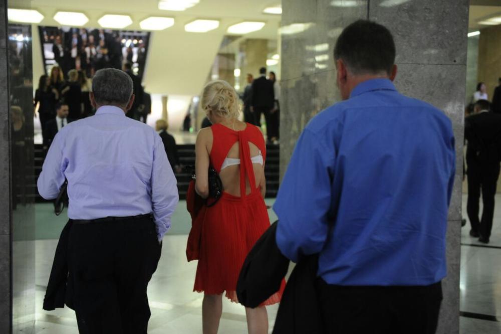 POBEDA JE ODNETA! Od 5.000 LJUDI NA INAUGURACIJI, njena odevna kombinacija je svima privukla pažnju! (VIDEO)