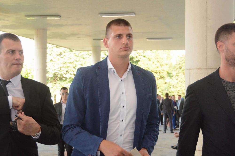 Jokić i Bobi na Vučićevoj inauguraciji, ali Grobari sigurno nisu očekivali da tamo bude i njihov ljubimac! (FOTO)