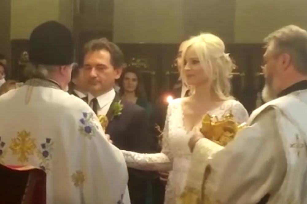BIVŠI MINISTAR STAO NA LUDI KAMEN: Božidar Đelić oženio boginju, a među zvanicama sve poznate face! (VIDEO)