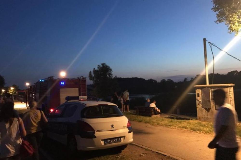 JOŠ JEDAN U NIZU! Požar na dorćolskom keju, PONOVO GORI SPLAV (FOTO) (VIDEO)