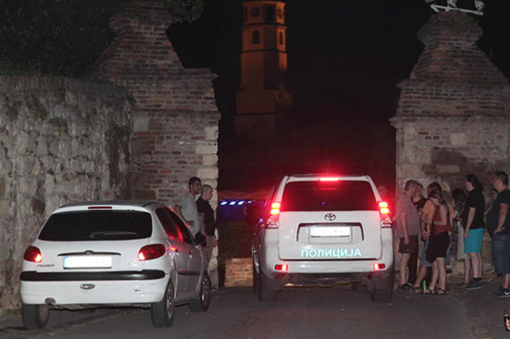 HOROR NA KALEMEGDANU! Muškarac ušao s nožem na Singidunum fest i izbo dvojicu mladića! (FOTO)