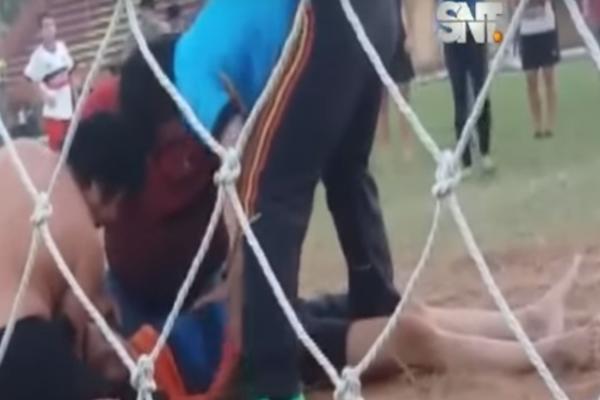 PAKAO U PARAGVAJU! Mladi golman (17) preminuo usred utakmice! (UZNEMIRUJUĆI VIDEO)