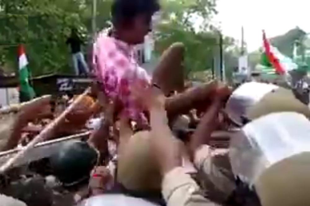 Neće ga panduri, neće ga demonstranti, a on se super provodi (VIDEO)