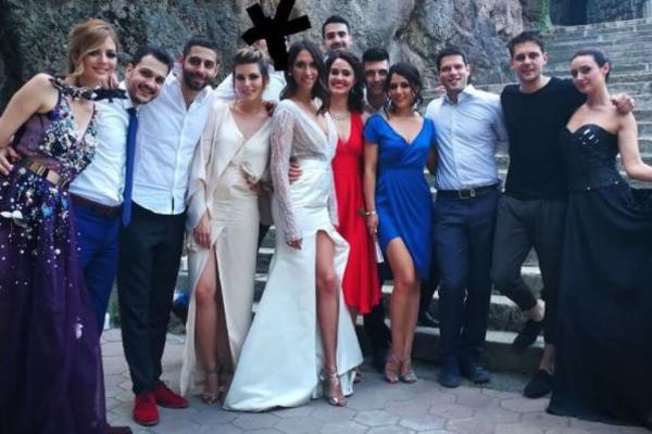 SVI PRIČAJU O TEU, JELISAVETI I NJENIM KOLEGINICAMA, ali da li ste videli kako je njena rođena SESTRA izgledala na svadbi? (FOTO)