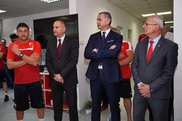 Iskusni štoper traži od Zvezde da ga čeka još 5 dana, a već viđeno pojačanje tvrdi da ga niko sa Marakane nije kontaktirao!