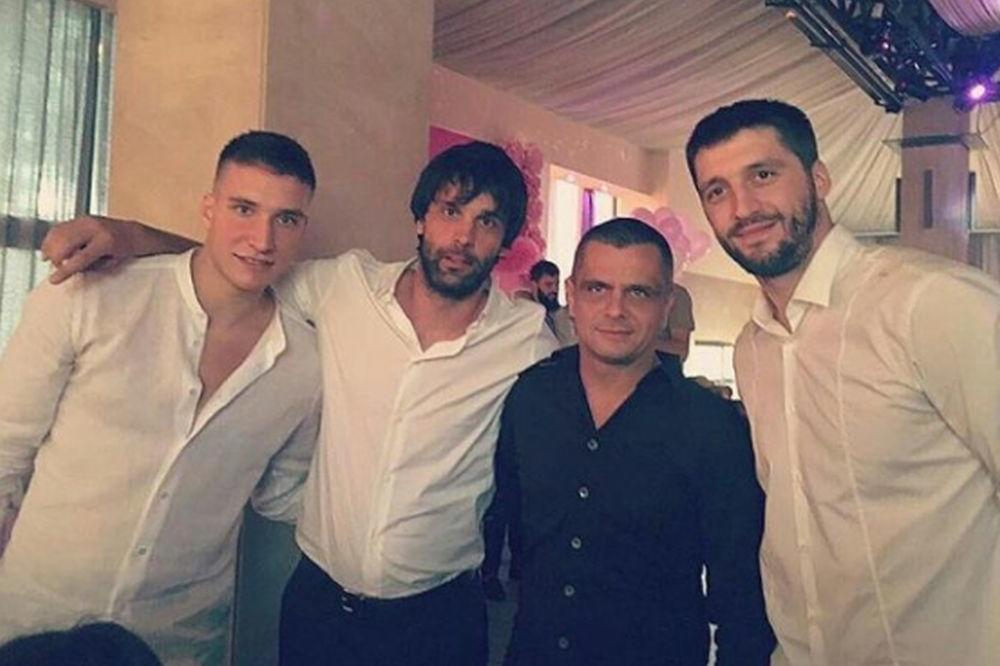 TEO NA SVADBI SPOJIO NESPOJIVO: A tu je bio i zaboravljeni bivši košarkaš Zvezde! (FOTO)