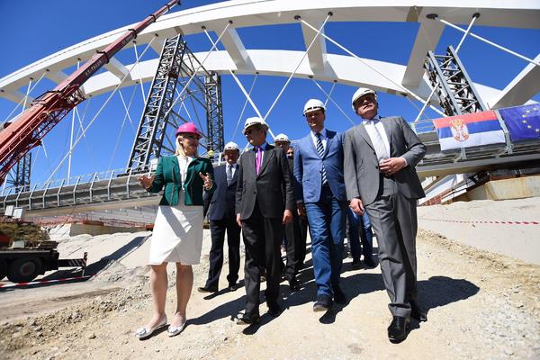 DUNAV JE KRIV JER KASNE RADOVI: Ministarka Mihajlović na Žeželjevom mostu