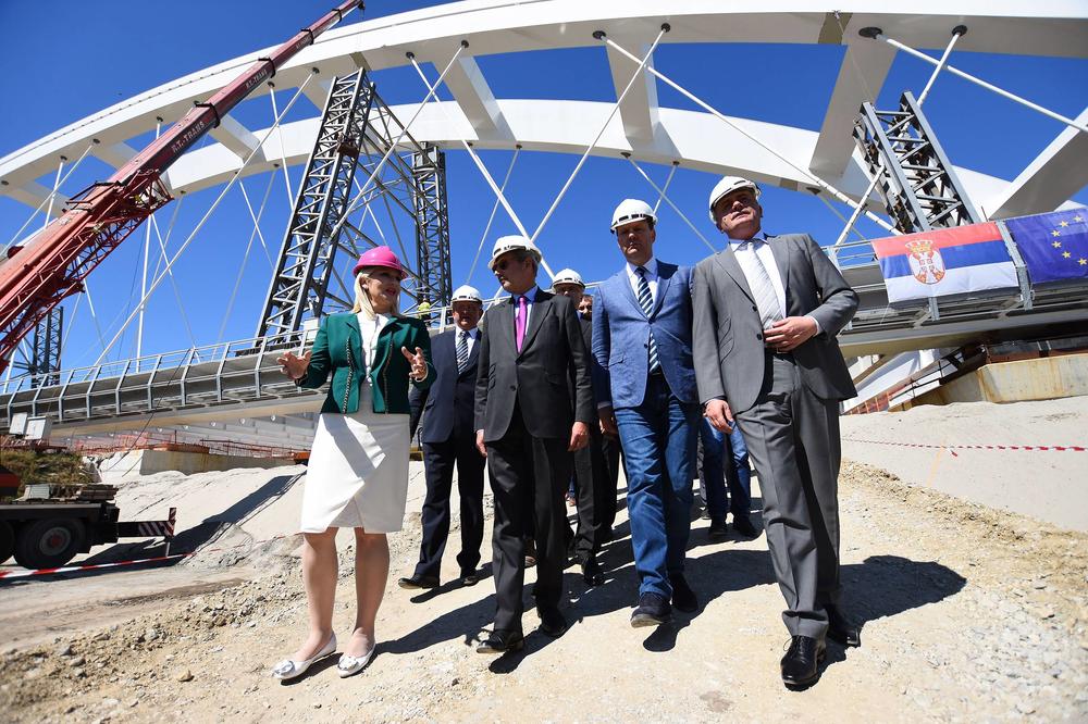 DUNAV JE KRIV JER KASNE RADOVI: Ministarka Mihajlović na Žeželjevom mostu