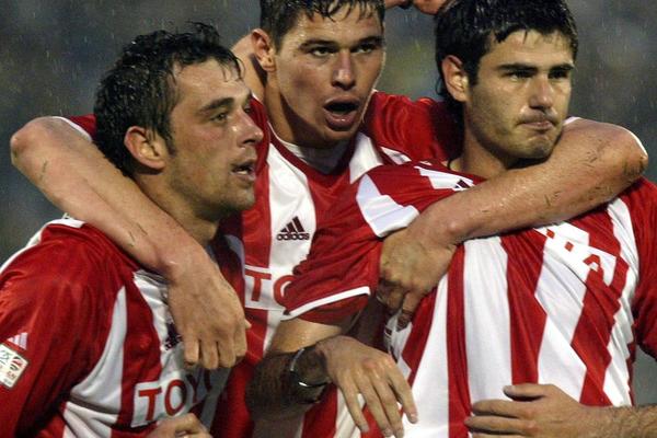 PUROVIĆ SE PRISETIO DVOBOJA SA MILANOM: Kafu sa žvakom istrčao na teren, a Pirlo nikakav!