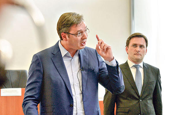 VUČIĆEV REŽIM OGREZAO U KRIMINALU: Diktator i njegovi saradnici prete distributerima lista Kurir!