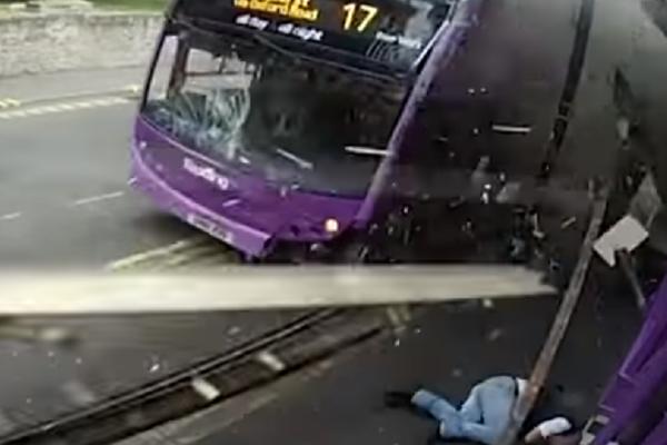 SUDAR AUTOBUSA I KAMIONA U TURSKOJ: Poginulo 9 osoba, dok je 30 povređeno!