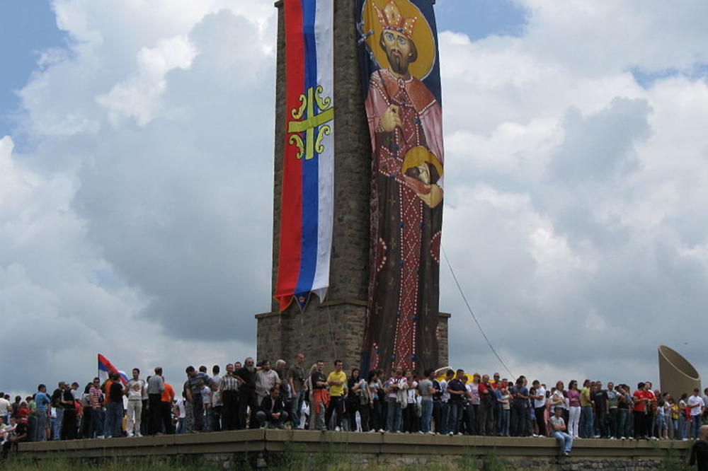 Sutra je VIDOVDAN: Praznik kada se OTVARAJU OČI, a ono što prvo ugledate ujutru uticaće na vaš život