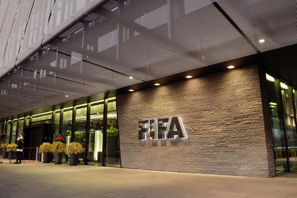 FIFA SUSPENDOVALA PREDSEDNIKA FUDBALSKOG SAVEZA: Seksualno je zlostavljao mlade fudbalerke!