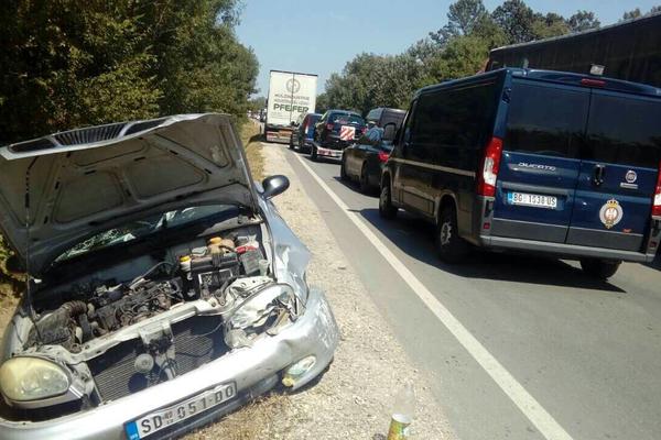 HAVARIJA KOD POŽAREVCA: Lančani udes PARALISAO saobraćaj, kolone kilometarske!