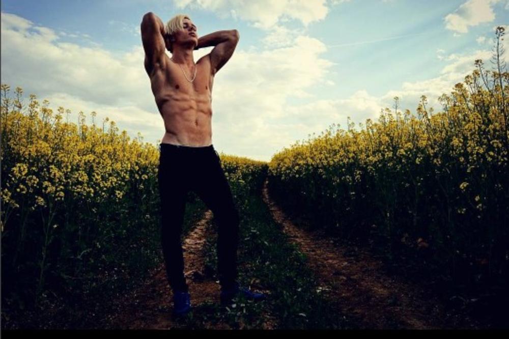 ON JE NAJZGODNIJI FRAJER NA ESTRADI: Skinuo je sa trona čak i Sašu Kovačevića! Evo o kome se radi!