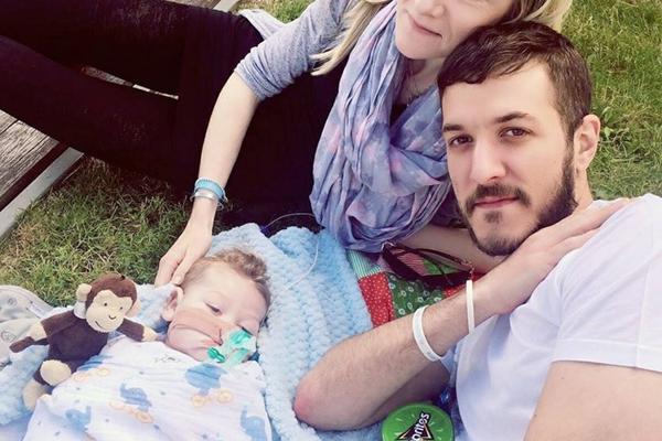 VAŠA BEBA MORA DA UMRE! Sud je ovim mladim roditeljima izrekao NAJJEZIVIJU presudu ikada (FOTO)