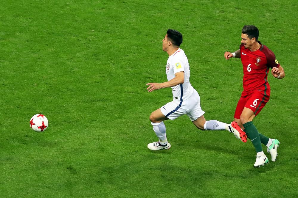 DŽABA VIDEO TEHNOLOGIJA: Čileanci žestoko bili oštećeni, niko od sudija ni na snimku nije video čist penal! (VIDEO)