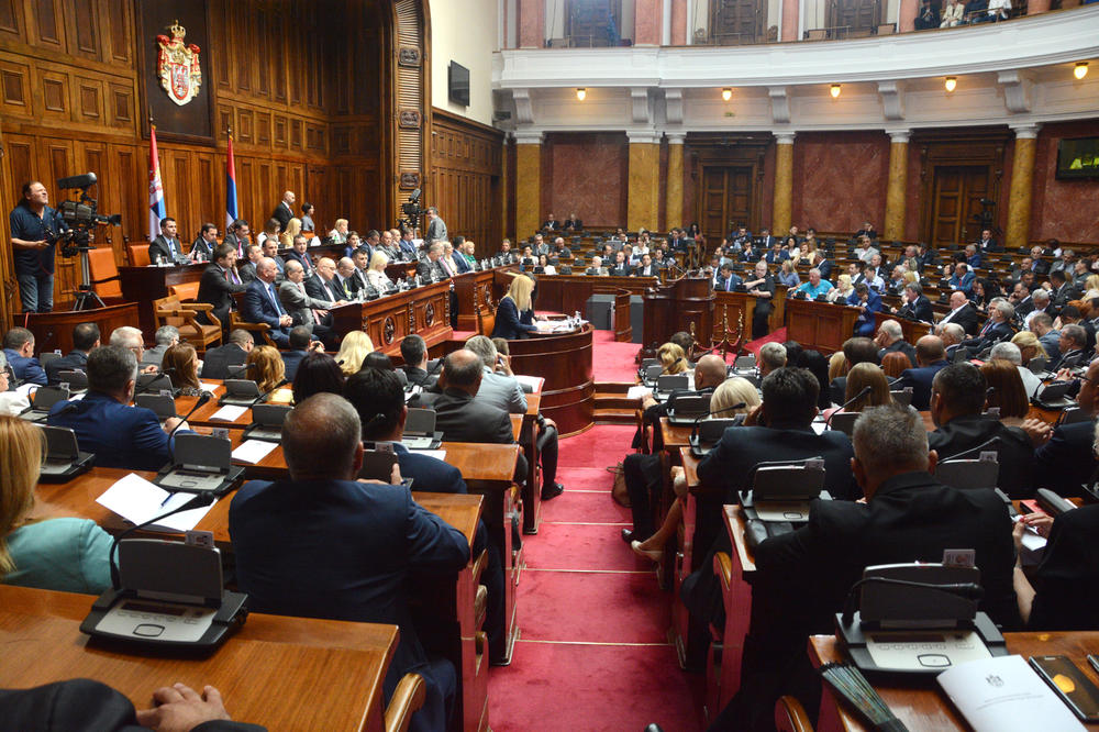 Usvojen Zakon o dualnom obrazovanju: ŠKOLE U SRBIJI VIŠE NEĆE BITI ISTE!