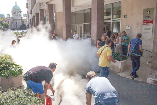 BEOGRAD GORI! Od Vinče, preko blokova, do PKB i Velikog ratnog ostrva! JASNA PORUKA SINIŠI MALOM! (FOTO)
