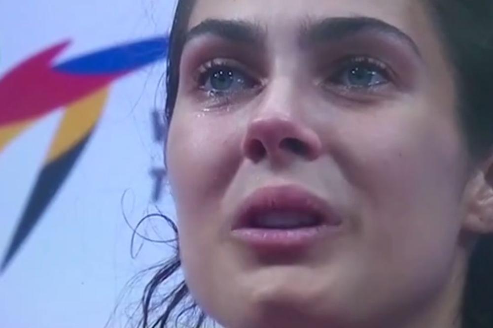 ŠAMPIONKO NAŠA! Liju suze niz lice Milice Mandić dok iz srca i duše peva "Bože pravde" na svetskom tronu! (VIDEO)