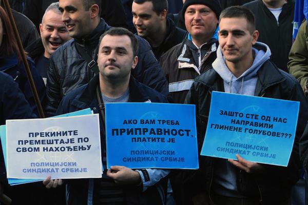 POLICIJA KONAČNO DOBIJA ZDRAVSTVENE KNJIŽICE! Izrada je u toku, a postoji i rešenje za one koji ih nemaju