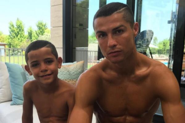 NAJSREĆNIJI TATA NA SVETU: Ronaldo ponosno pokazao blizance! (VIDEO)
