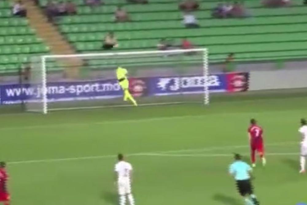 Delije su zapamtile njegove kikseve dok je branio na Marakani, a sad je primio i gol sa pola terena! (VIDEO)