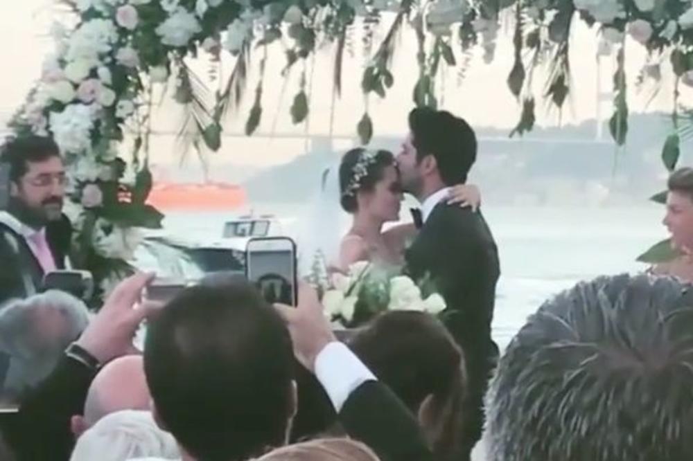 OŽENIO SE BALI BEG! Prve fotke sa venčanja glumca koji je opčinio Srpkinje! Mlada je bila KAO IZ BAJKE! (FOTO)(VIDEO)