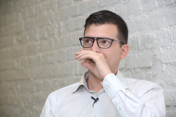 SAMA SI GA BIRALA! Sraman komentar gej aktiviste Predraga Azdejkovića nakon ubistva majke i deteta ispred Centra za socijalni rad!