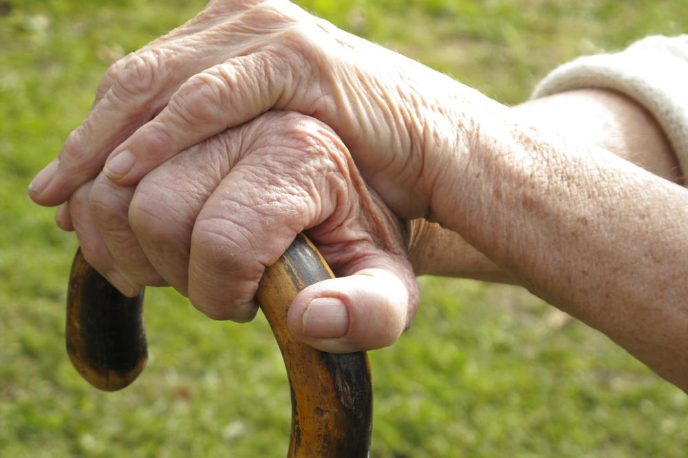 Uhapsili nepokretnu baku od 98 godina i sve zato što je govorila o budućnosti na Zemlji!