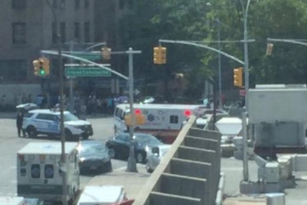 LUDILO U AMERIČKOJ BOLNICI: Revolveraš pucao na ljude, ima povređenih, a u zgradi primećen i požar! (VIDEO)