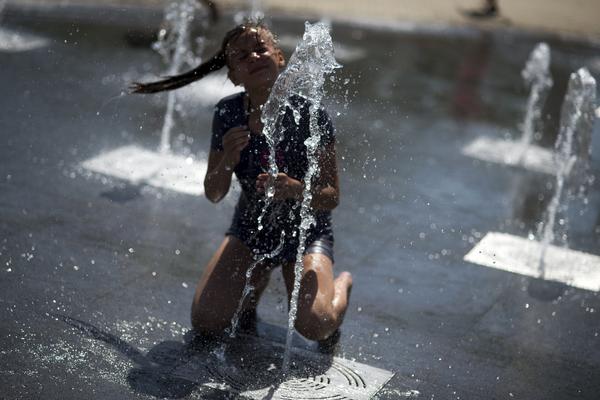 PAKLENE VRUĆINE: Pet osoba preminulo u Sofiji, među njima i deca!