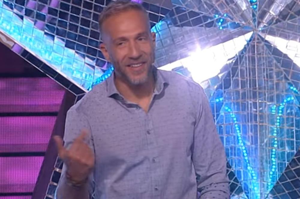 INTIMAN SNIMAK MILANA KALINIĆA: Snimao se na WC šolji BEZ MAJICE!