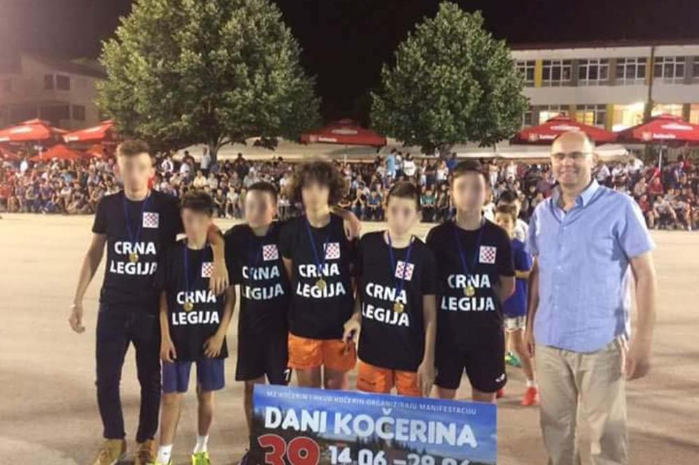 OVO MOŽE SAMO U HRVATSKOJ! Deca igrala fudbal u majicama ustaške Crne legije, EU i katolička crkva ni da beknu! (FOTO)