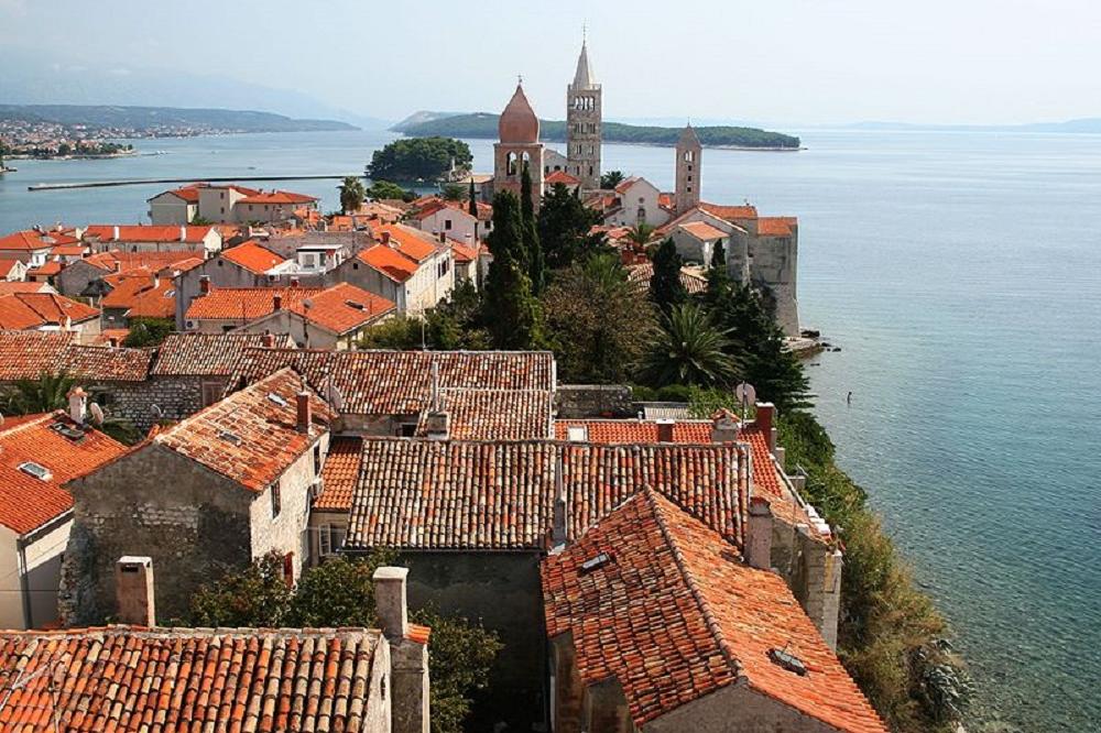 OPSADNO STANJE U HRVATSKOJ: Muškarac ubio lekara, pa pucao na policiju i neće da se preda!